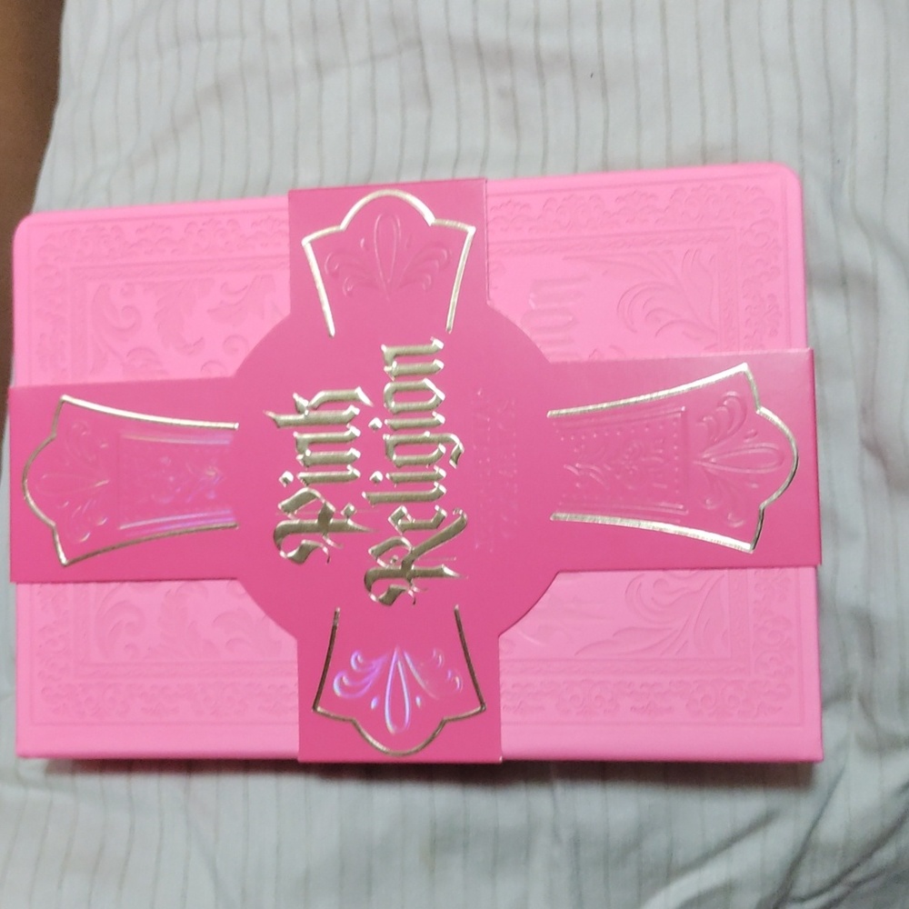 Pink religion bnib Jeffree star pallette